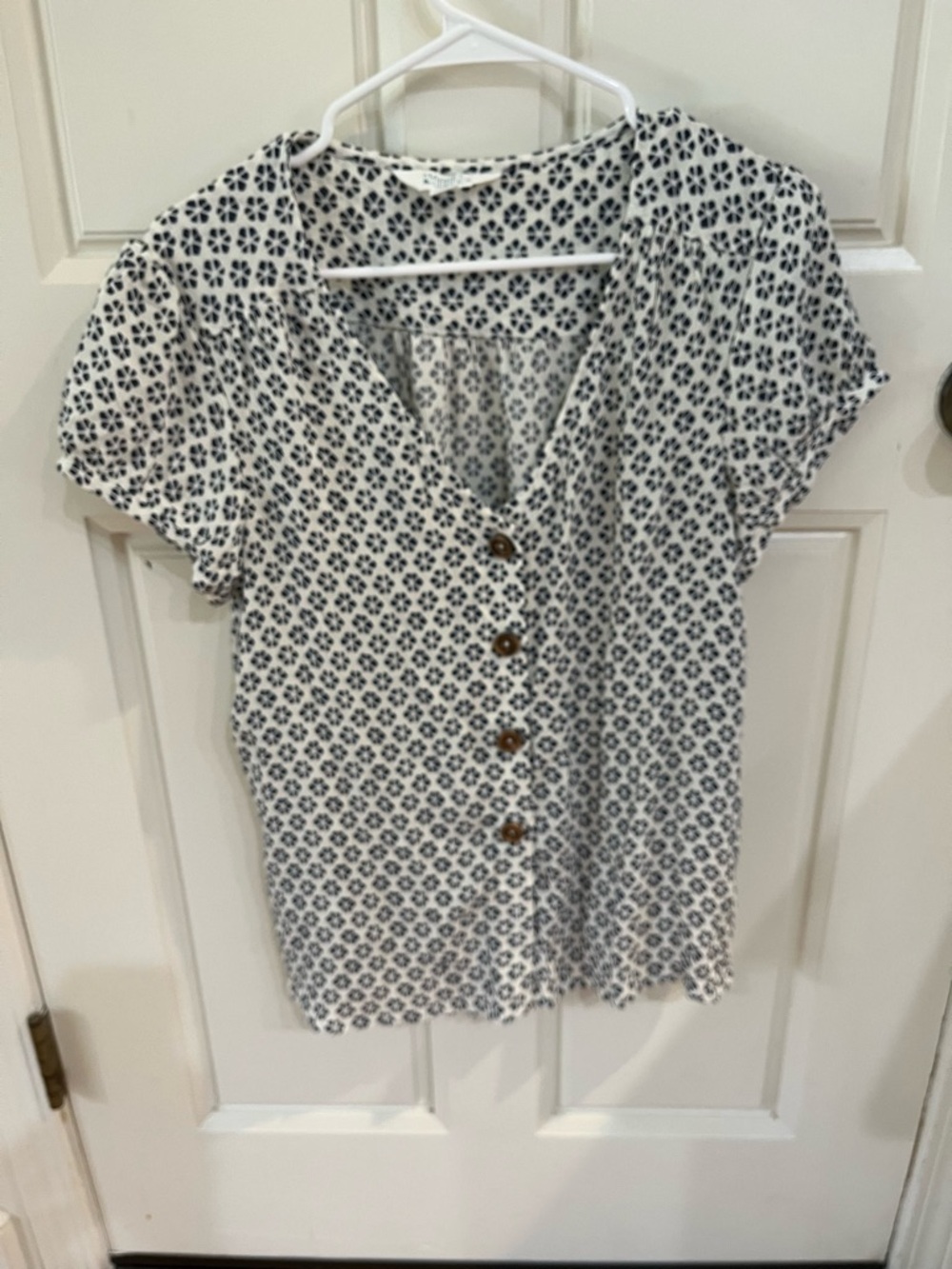 Market & Spruce White Short-Sleeve Button-Front Top with Navy Floral Motif